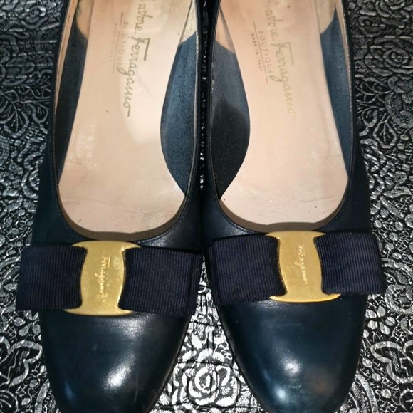 Vintage Salvatore Ferragamo shoes Authentic NAVY Classic Pump Style Size 8 Italy - Picture 1 of 8